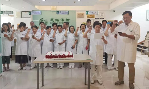 18慈銘體檢聯想橋分院為在崗在職的醫師們慶祝“中國醫師節”.jpg 18慈銘體檢聯想橋分院為在崗在職的醫師們慶祝“中國醫師節”.jpg