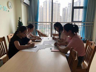 心理健康教育與咨詢中心召開(kāi)新學(xué)期工作會(huì)議，全面部署學(xué)生心理支持工作